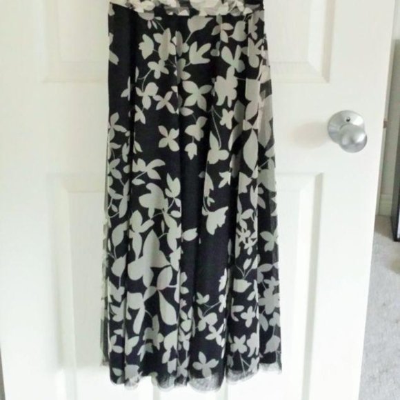 BCBG MAXAZRIA SIZE 2 STRAPLESS BLACK AND GRAY TULLE DRESS - Picture 2 of 3